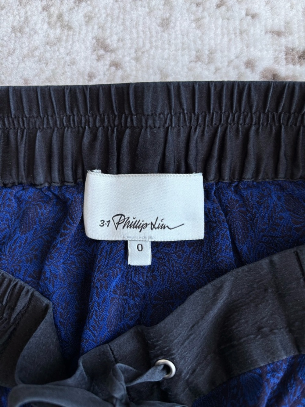 3.1 Philip Lim Damask Blue Florals and Black 100% Silk Trim Shorts - Picture 2 of 8